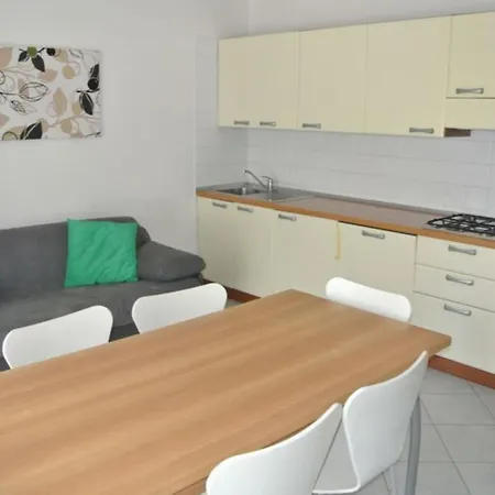 Spacious Flat With Terrace In Lignano Pineta Διαμέρισμα *