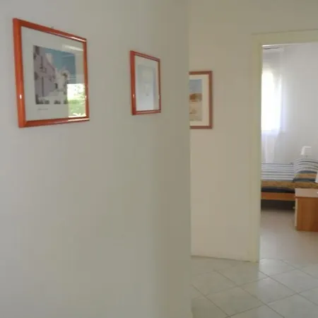 Spacious Flat With Terrace In Lignano Pineta *
