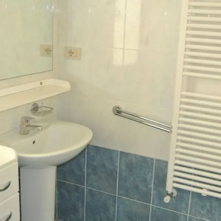 Spacious Flat With Terrace In Lignano Pineta Lägenhet *